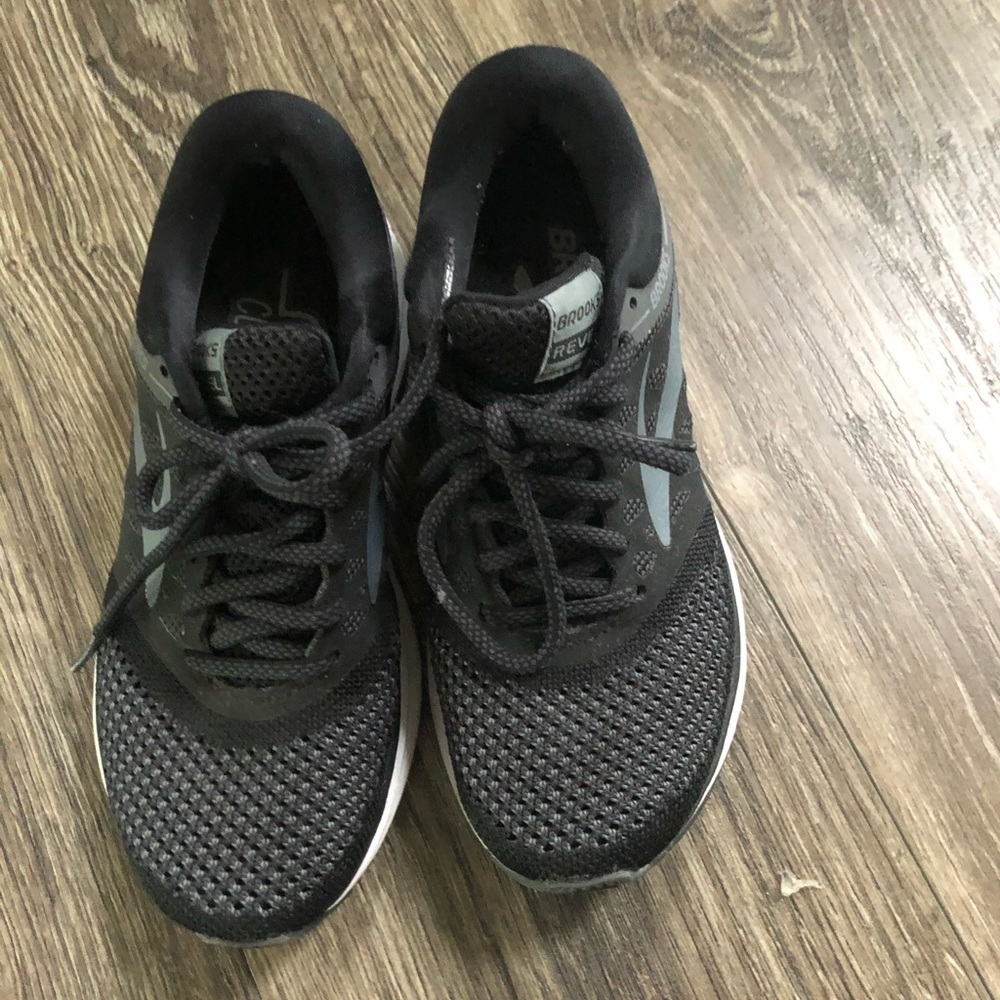 Women’s black Brooks revel shoes
